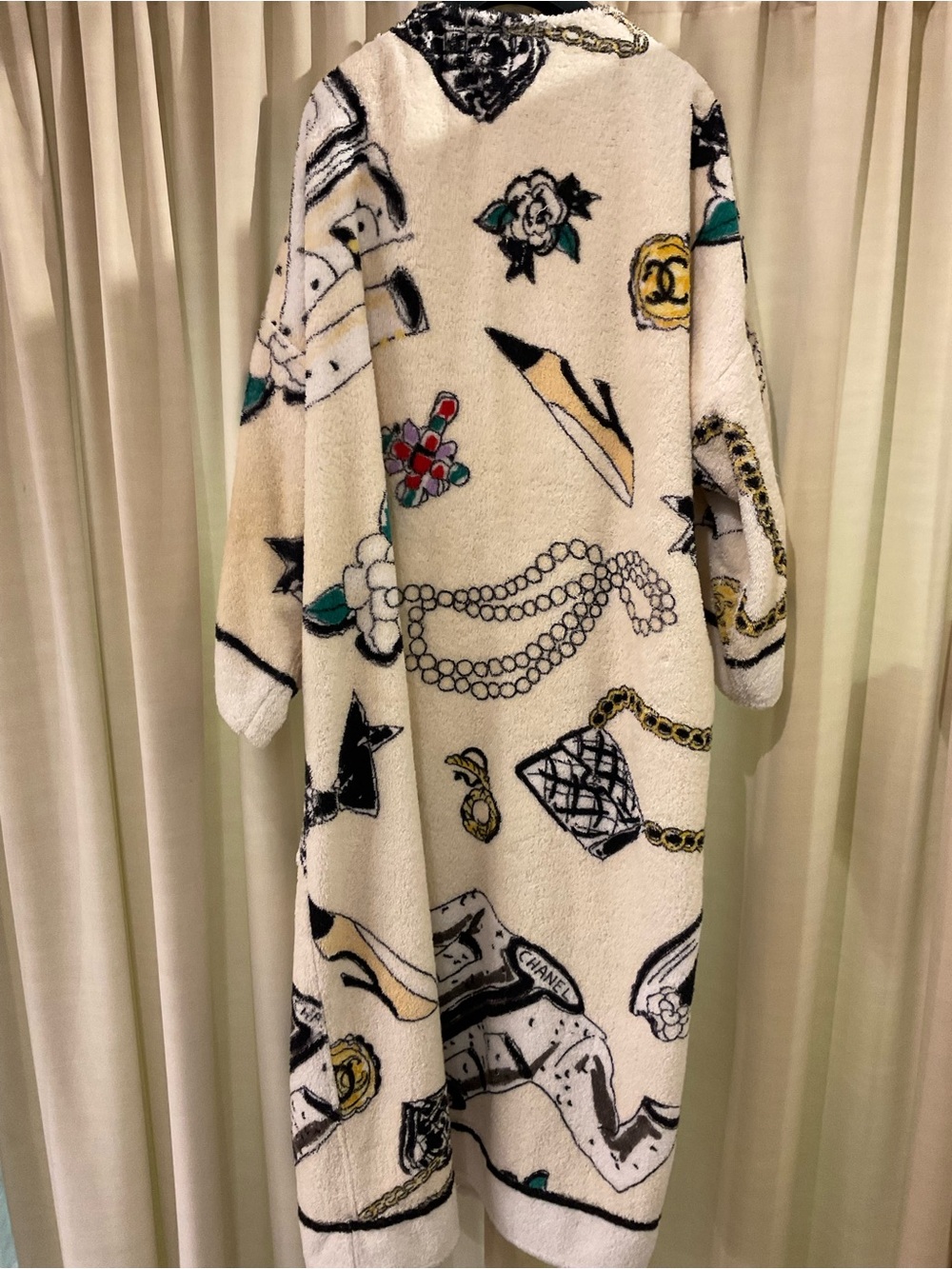 Chanel Robe - Picture 9 of 9